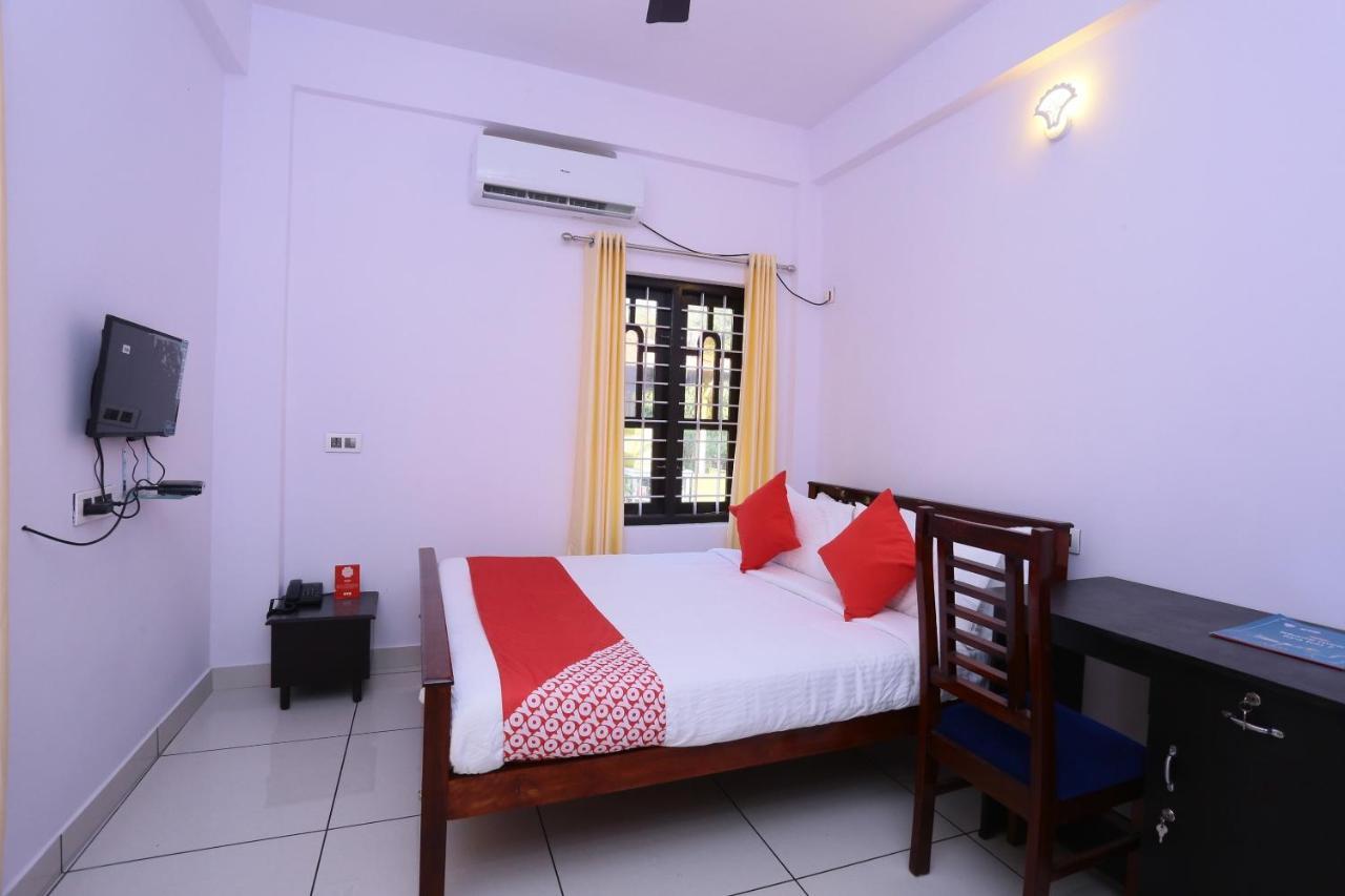 Oyo 26697 United Residency Hotel Kazhakuttam Exterior photo