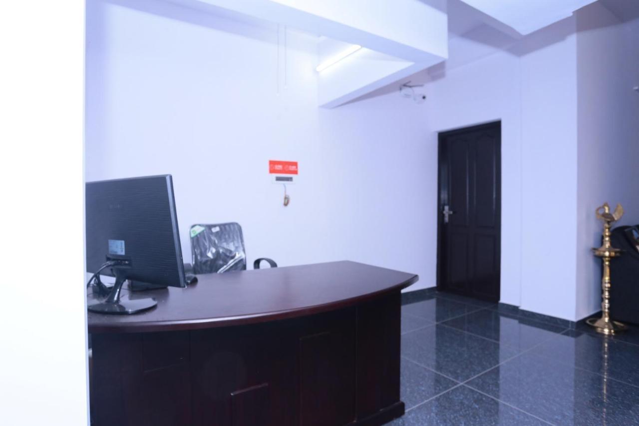 Oyo 26697 United Residency Hotel Kazhakuttam Exterior photo