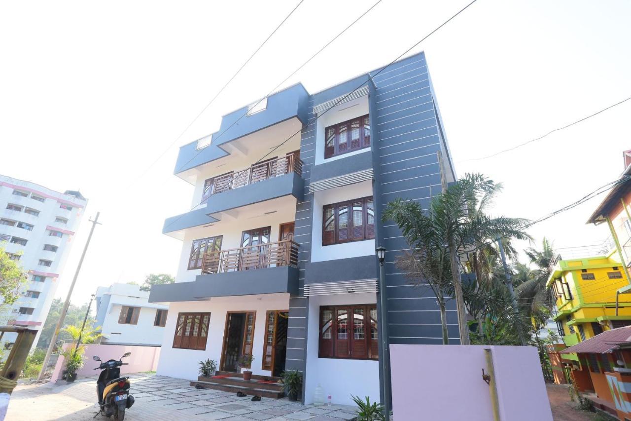 Oyo 26697 United Residency Hotel Kazhakuttam Exterior photo